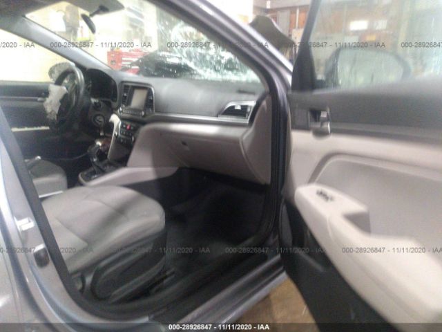 Photo 4 VIN: 5NPD84LF5HH007641 - HYUNDAI ELANTRA 