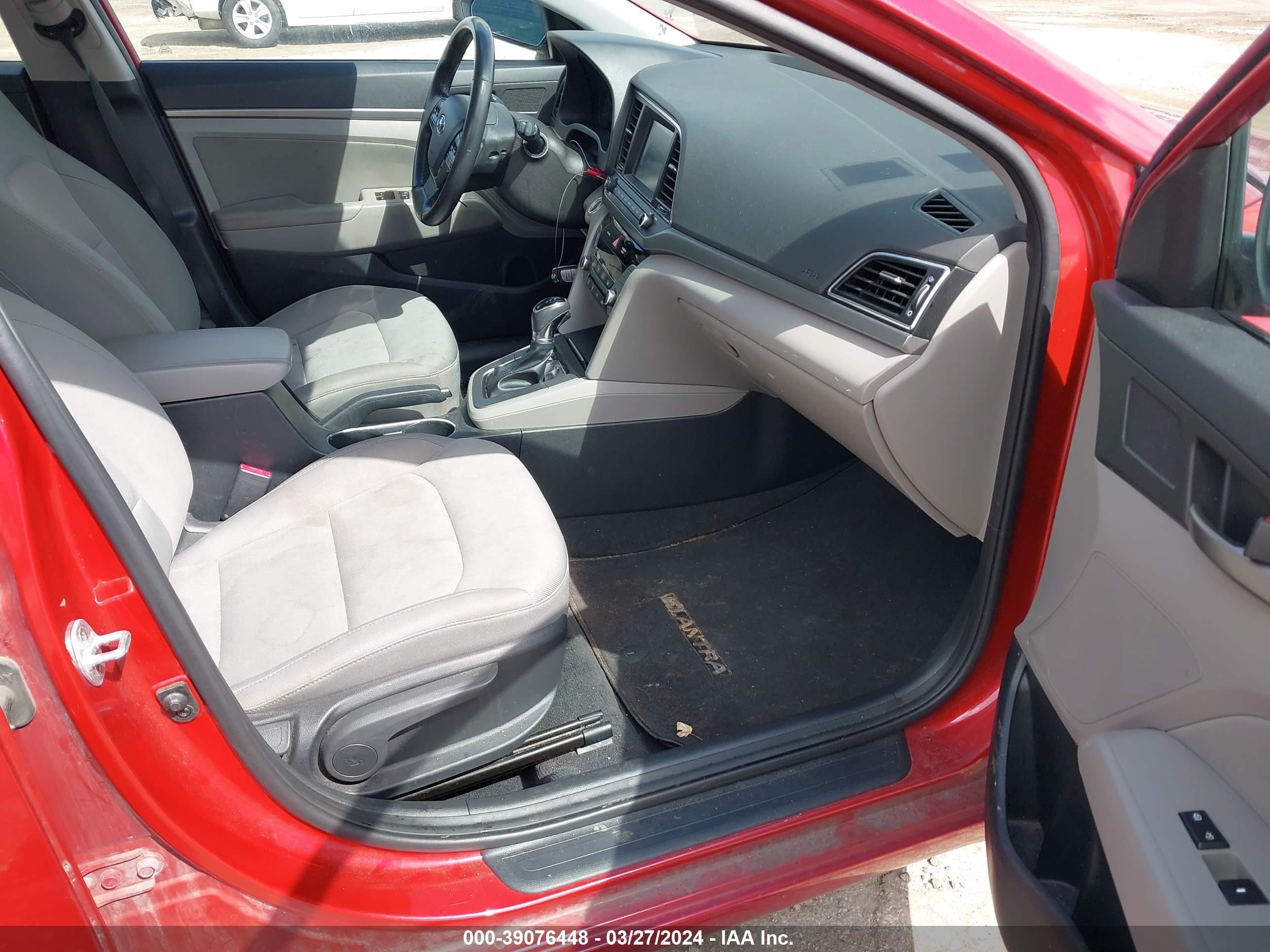 Photo 4 VIN: 5NPD84LF5HH021846 - HYUNDAI ELANTRA 