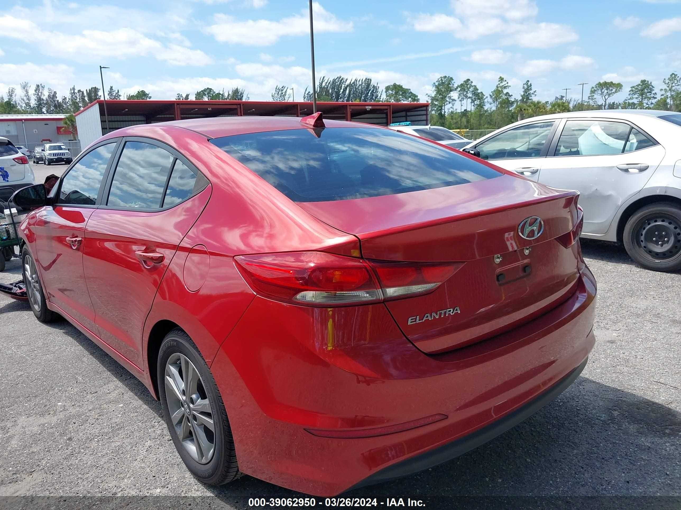 Photo 2 VIN: 5NPD84LF5HH042714 - HYUNDAI ELANTRA 