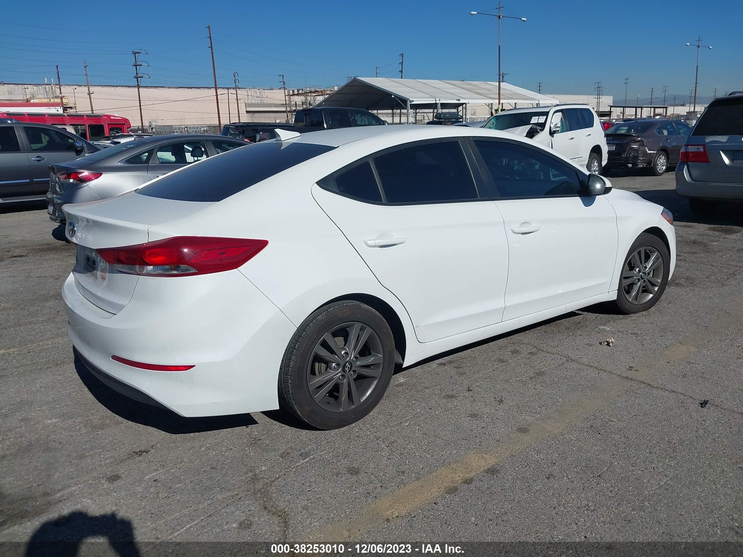 Photo 3 VIN: 5NPD84LF5HH051364 - HYUNDAI ELANTRA 