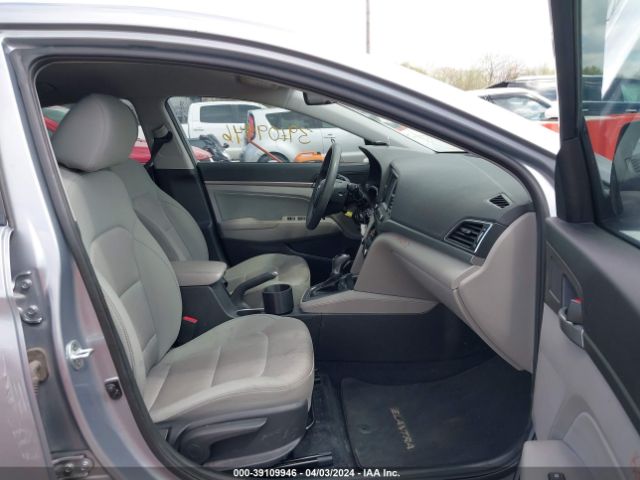 Photo 4 VIN: 5NPD84LF5HH076779 - HYUNDAI ELANTRA 