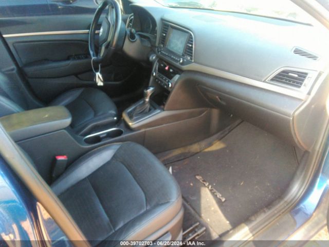 Photo 4 VIN: 5NPD84LF5HH077981 - HYUNDAI ELANTRA 