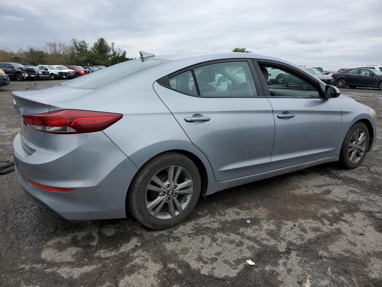 Photo 2 VIN: 5NPD84LF5HH091279 - HYUNDAI ELANTRA 