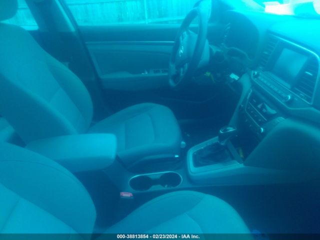 Photo 4 VIN: 5NPD84LF5HH107738 - HYUNDAI ELANTRA 