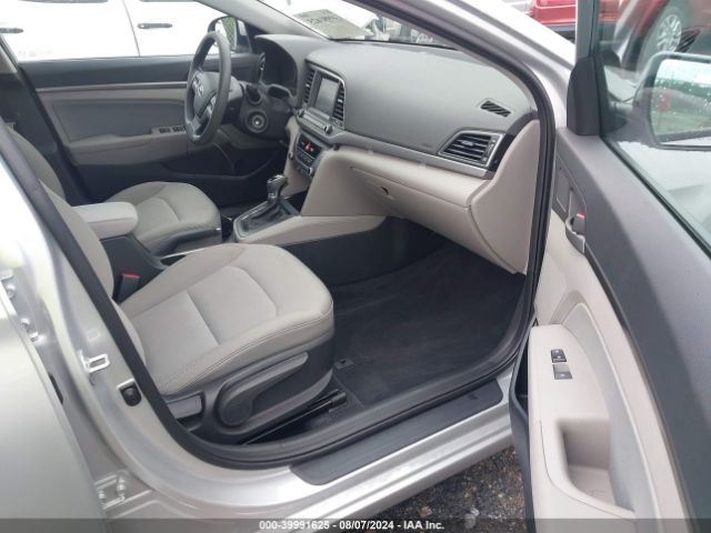 Photo 4 VIN: 5NPD84LF5HH134826 - HYUNDAI ELANTRA 