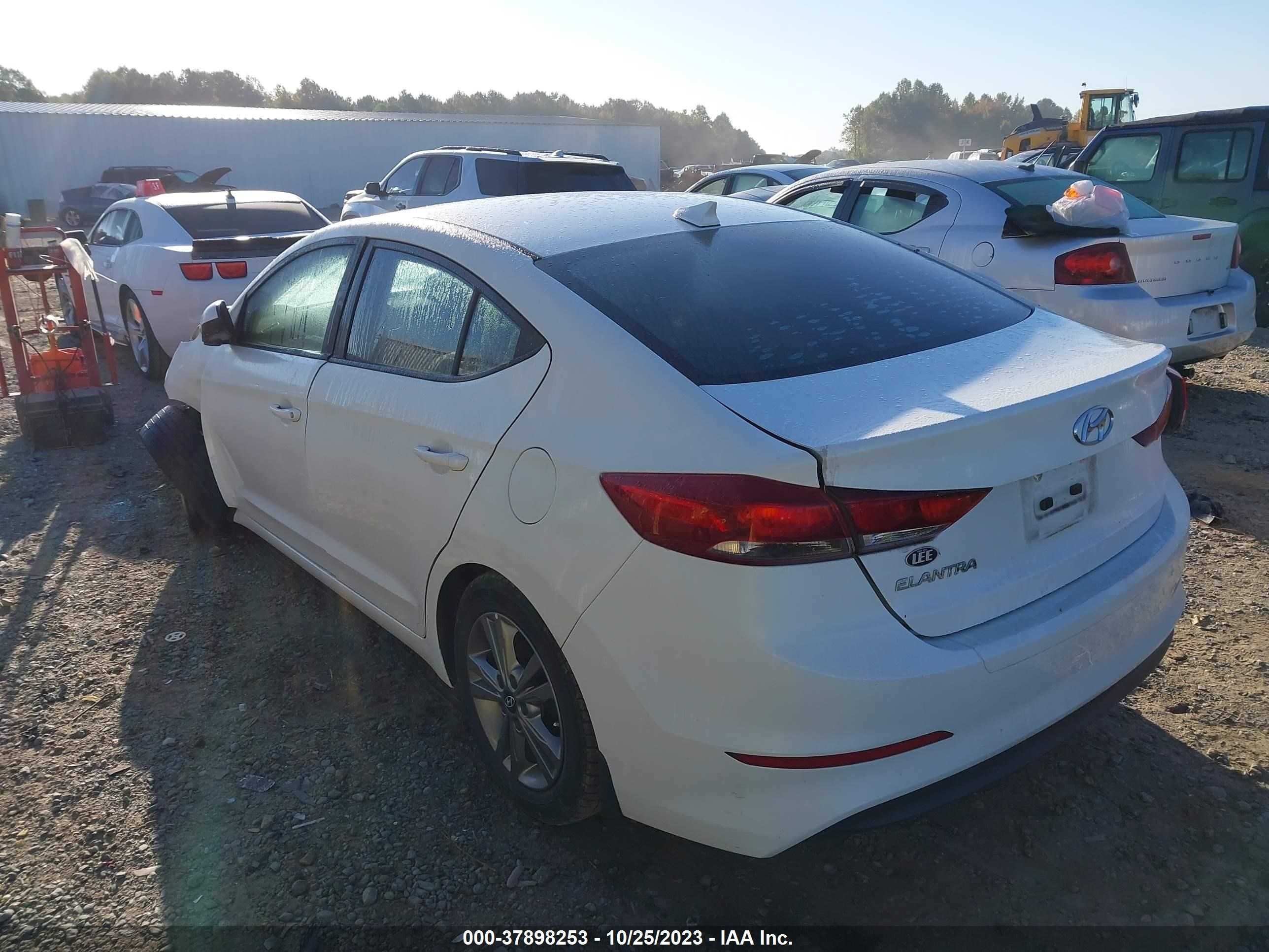 Photo 2 VIN: 5NPD84LF5HH191172 - HYUNDAI ELANTRA 