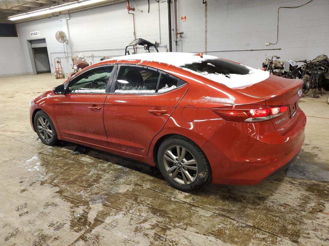 Photo 1 VIN: 5NPD84LF5HH205927 - HYUNDAI ELANTRA 