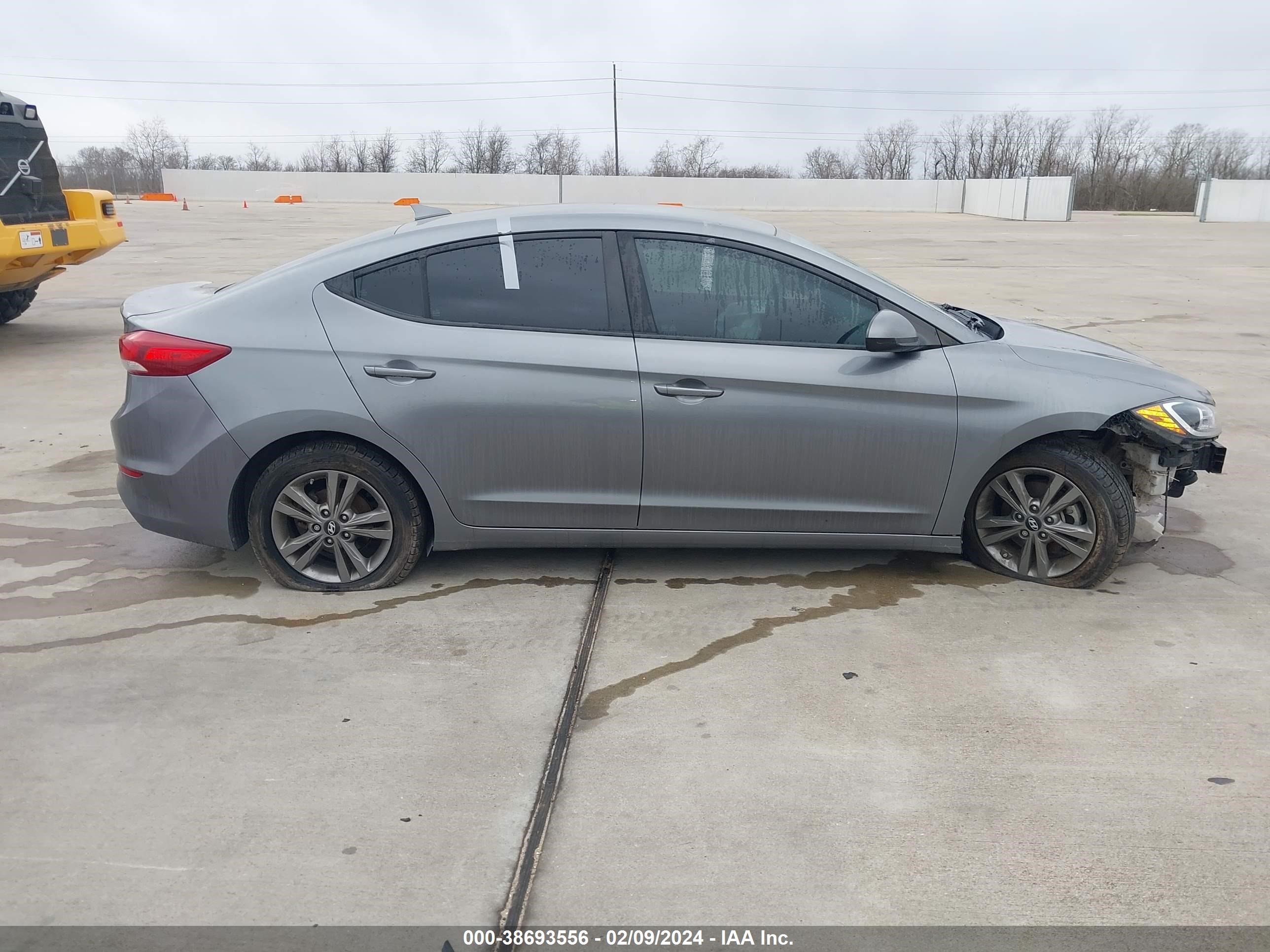 Photo 12 VIN: 5NPD84LF5JH312269 - HYUNDAI ELANTRA 