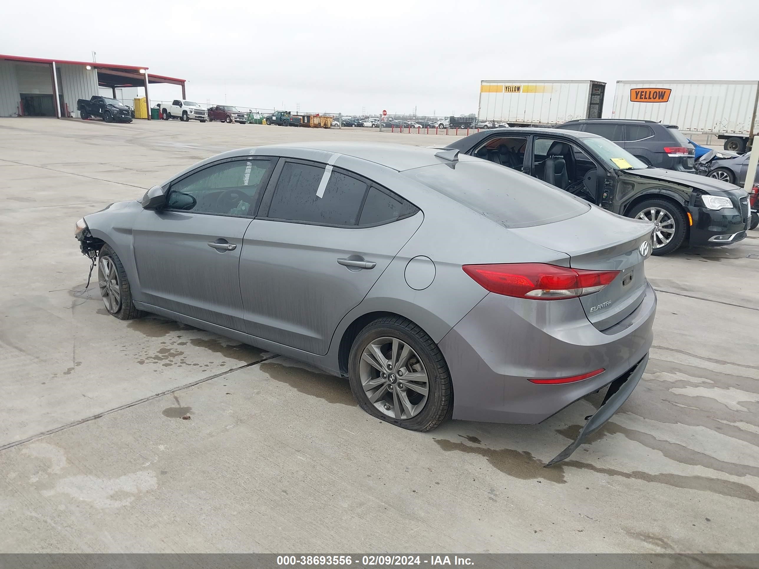 Photo 2 VIN: 5NPD84LF5JH312269 - HYUNDAI ELANTRA 