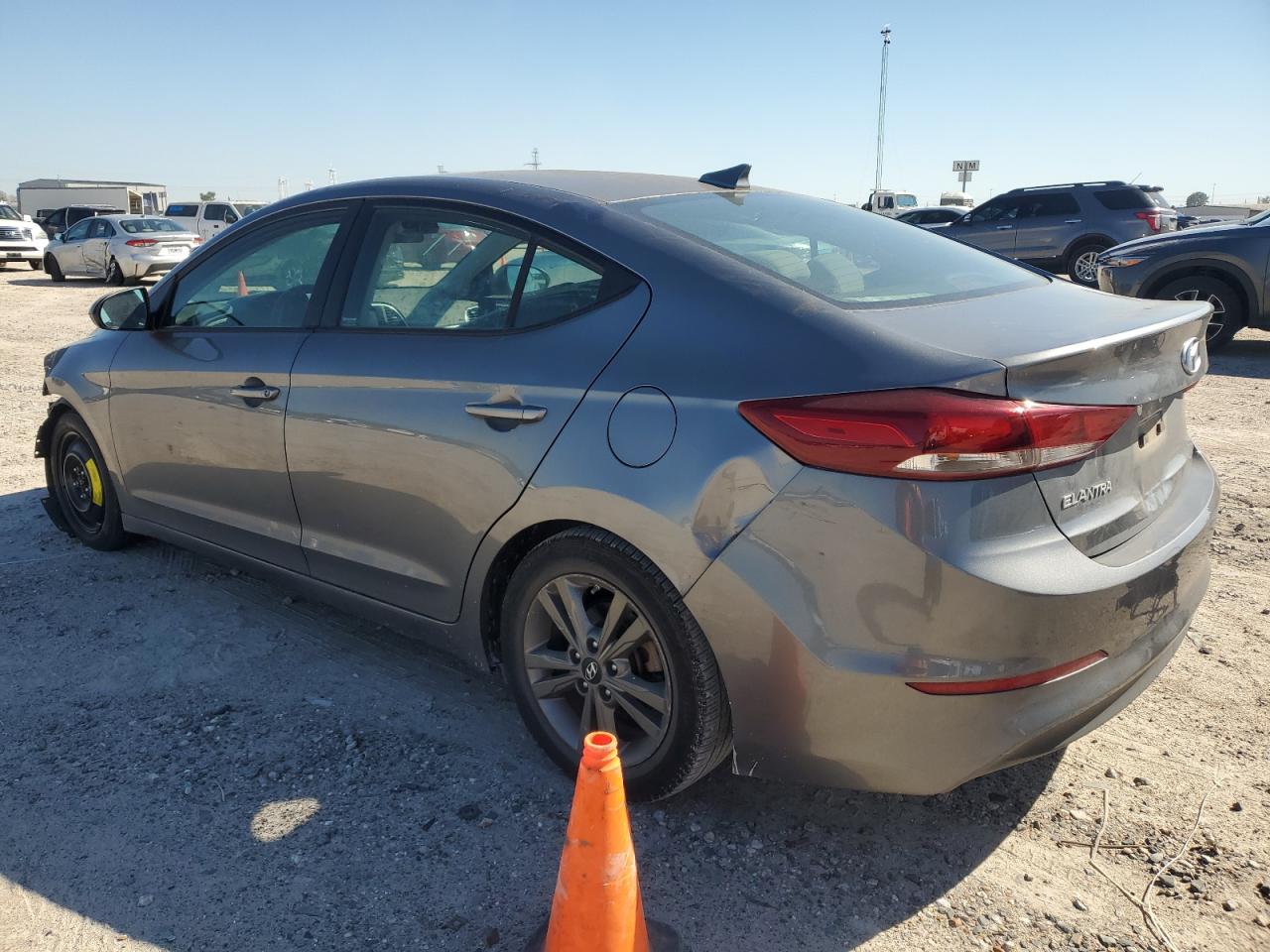 Photo 1 VIN: 5NPD84LF5JH329945 - HYUNDAI ELANTRA 