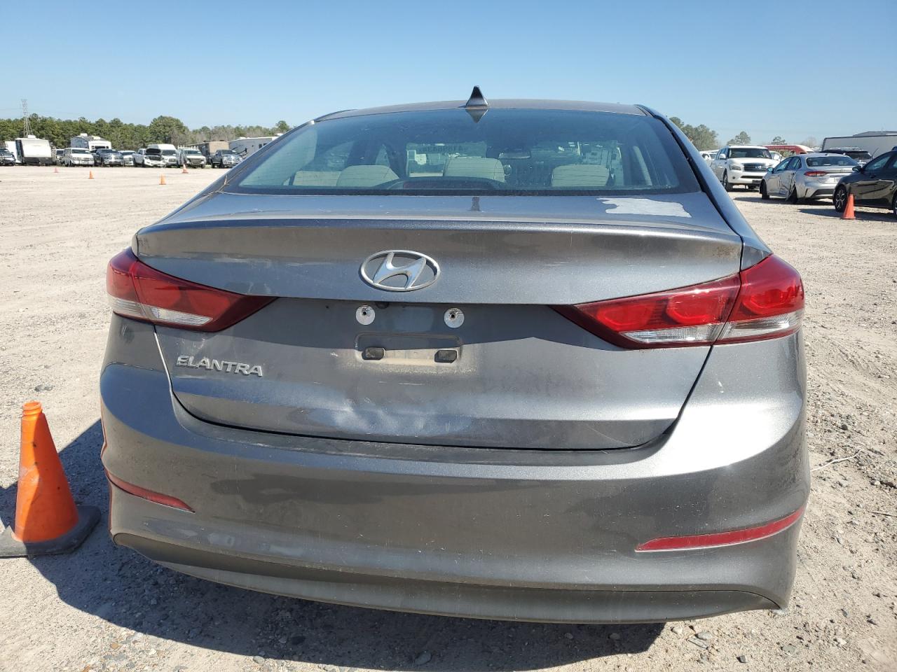 Photo 5 VIN: 5NPD84LF5JH329945 - HYUNDAI ELANTRA 