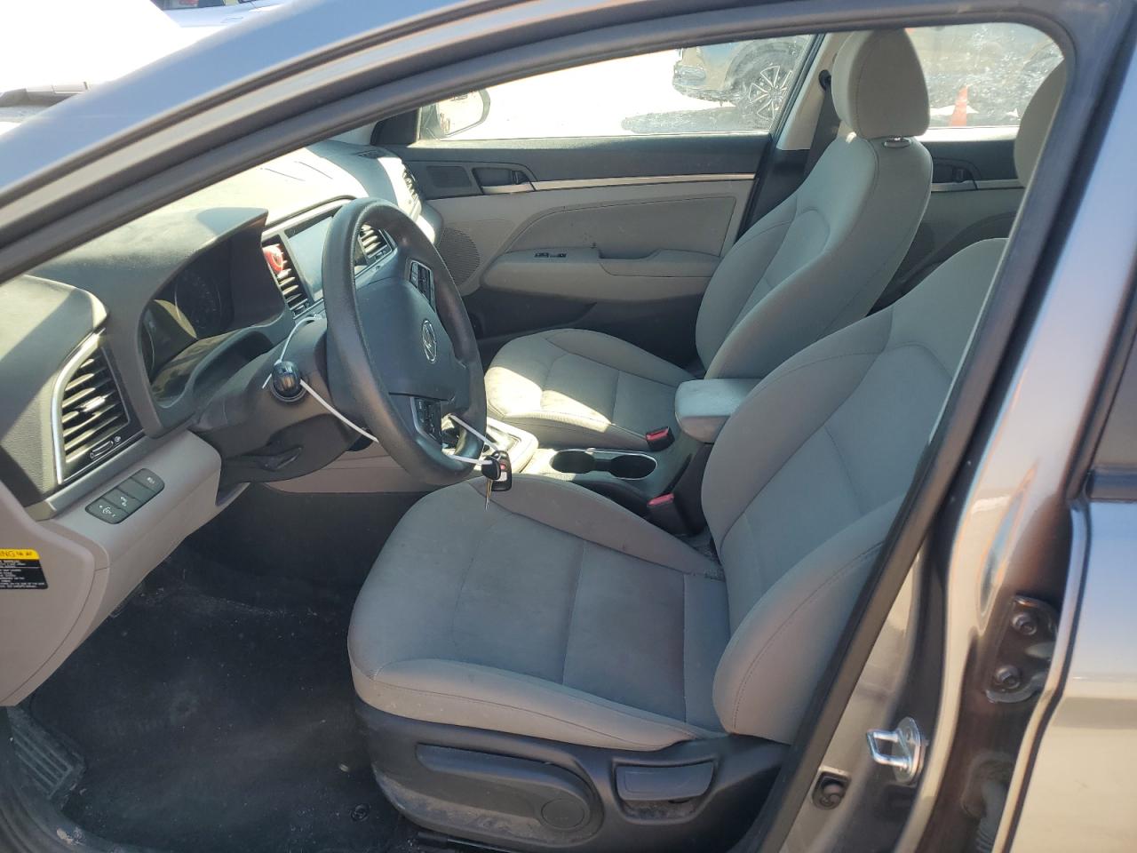 Photo 6 VIN: 5NPD84LF5JH329945 - HYUNDAI ELANTRA 