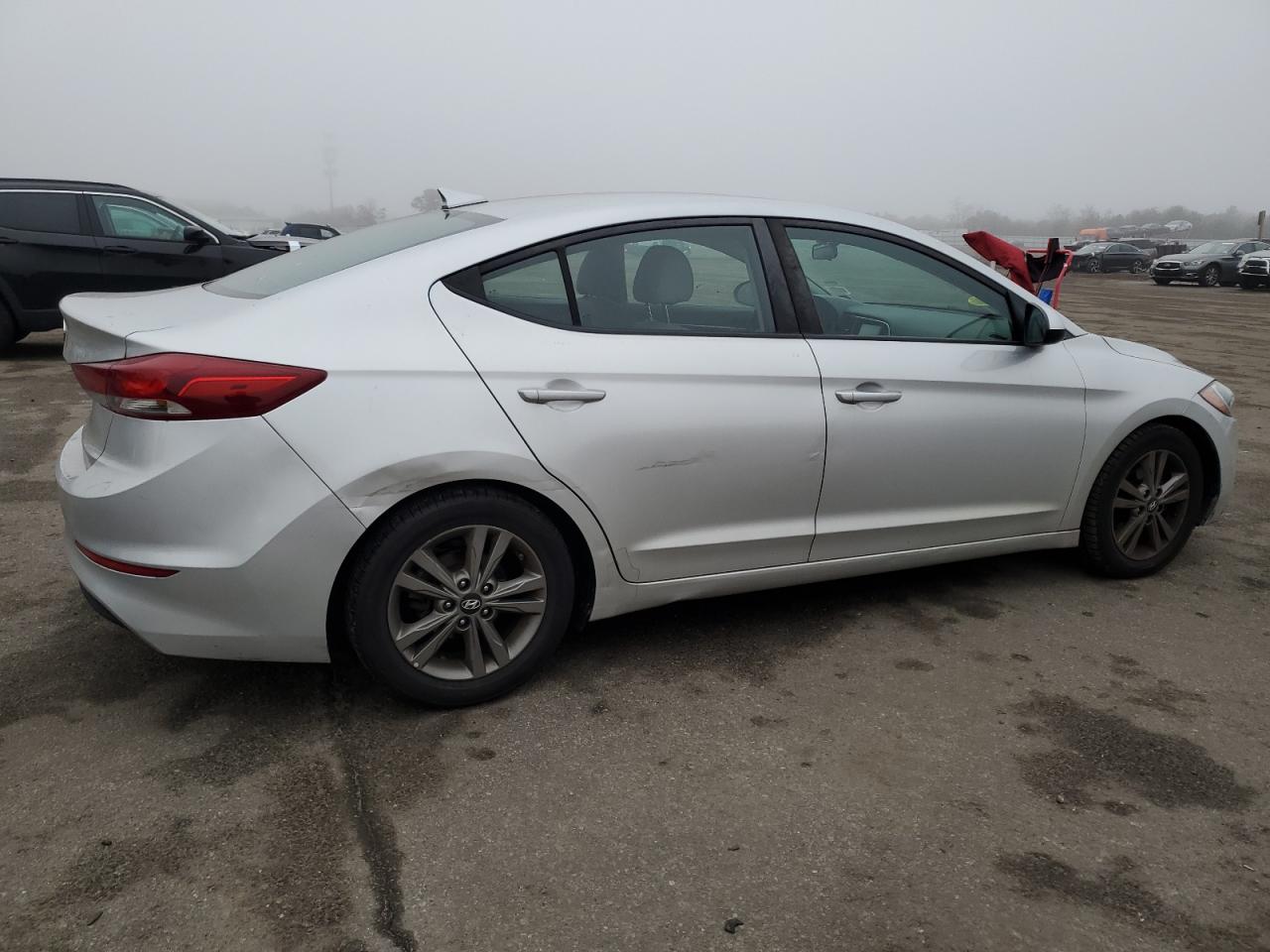 Photo 2 VIN: 5NPD84LF5JH369894 - HYUNDAI ELANTRA 