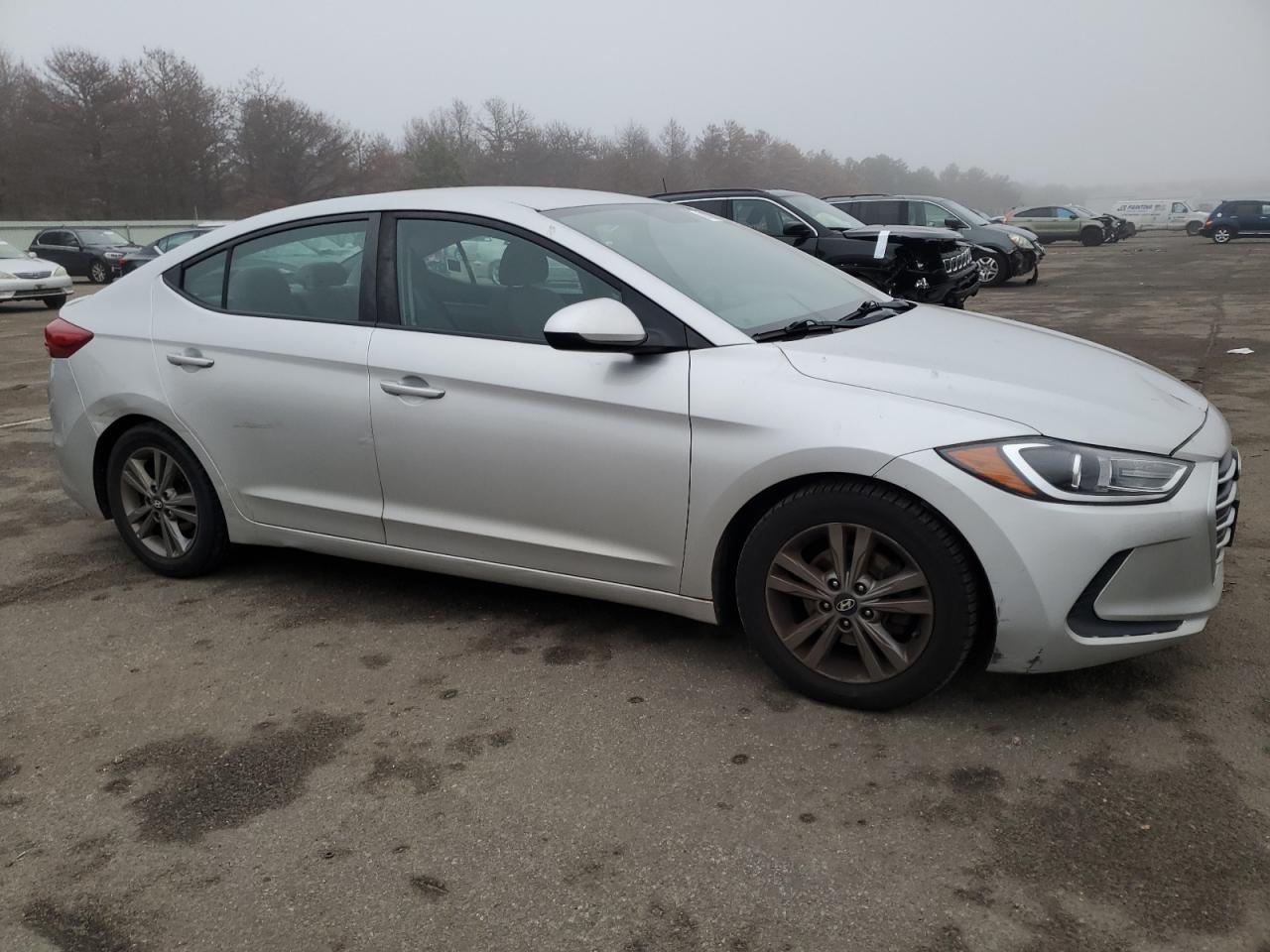 Photo 3 VIN: 5NPD84LF5JH369894 - HYUNDAI ELANTRA 