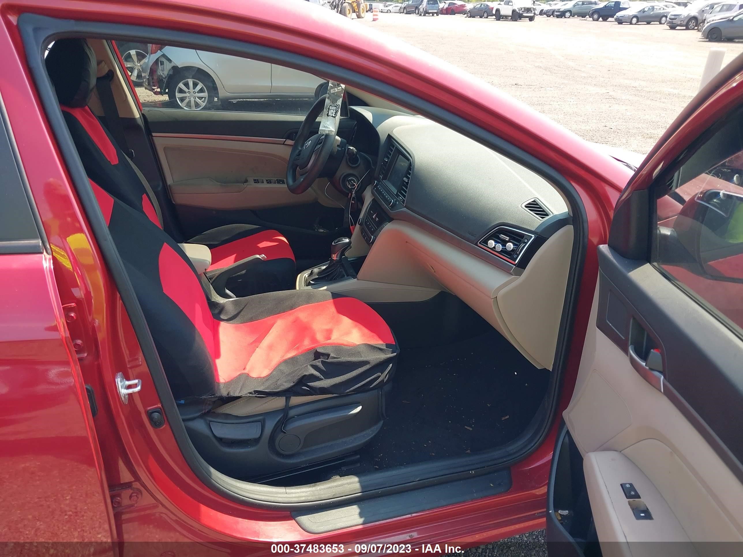 Photo 4 VIN: 5NPD84LF5JH369989 - HYUNDAI ELANTRA 