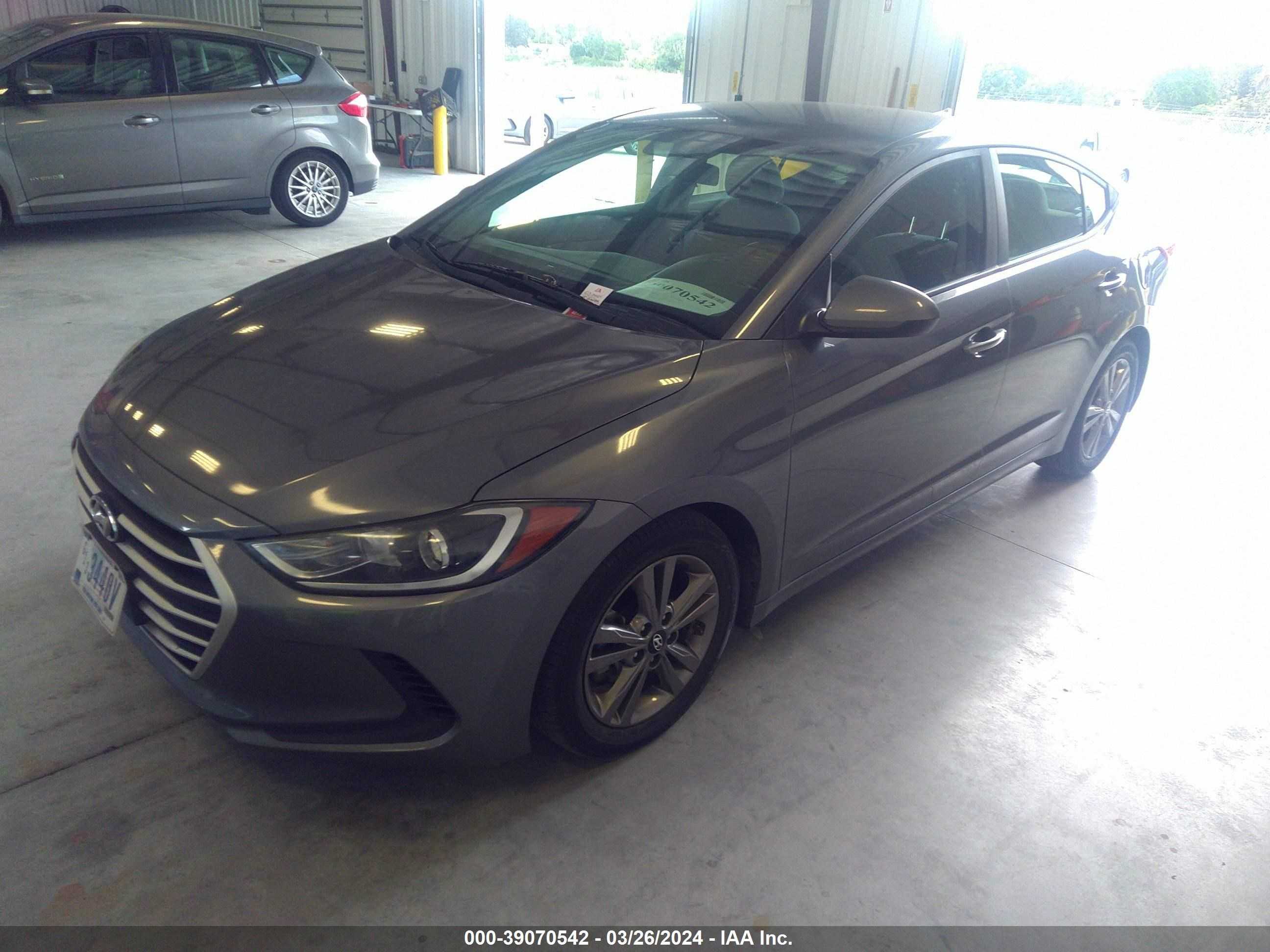 Photo 1 VIN: 5NPD84LF5JH381365 - HYUNDAI ELANTRA 