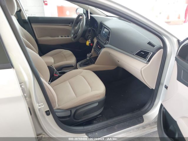 Photo 4 VIN: 5NPD84LF5JH382483 - HYUNDAI ELANTRA 