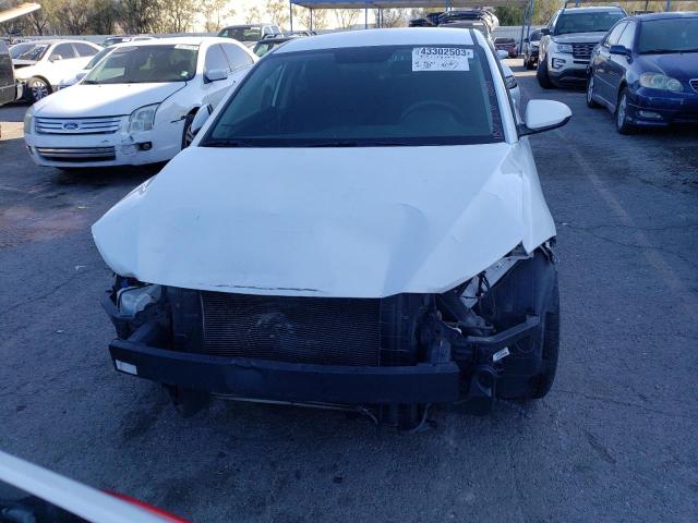 Photo 4 VIN: 5NPD84LF5JH388574 - HYUNDAI ELANTRA SE 