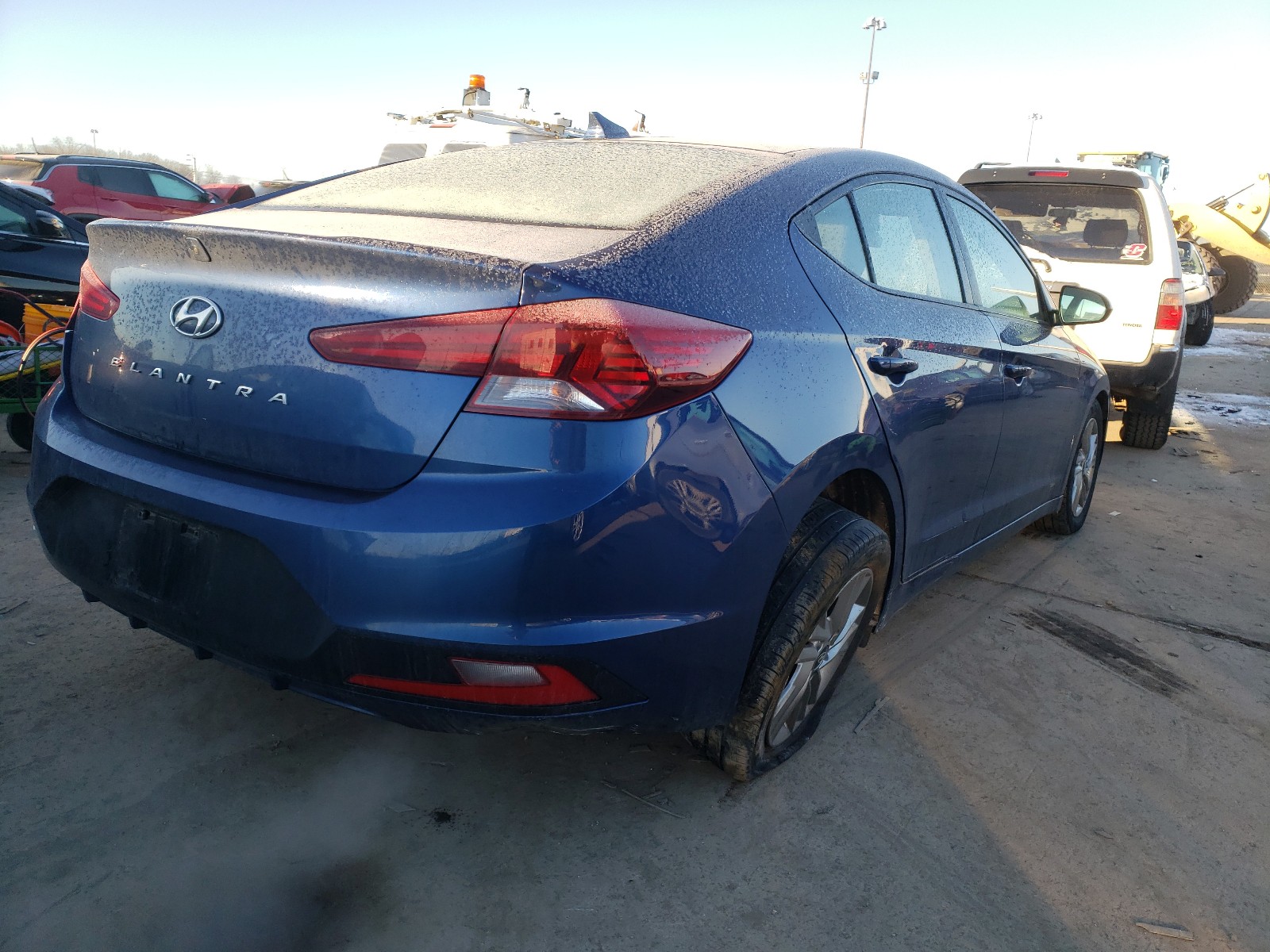 Photo 3 VIN: 5NPD84LF5KH408985 - HYUNDAI ELANTRA SE 