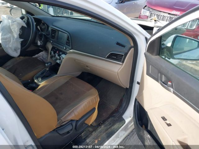 Photo 4 VIN: 5NPD84LF5KH418805 - HYUNDAI ELANTRA 