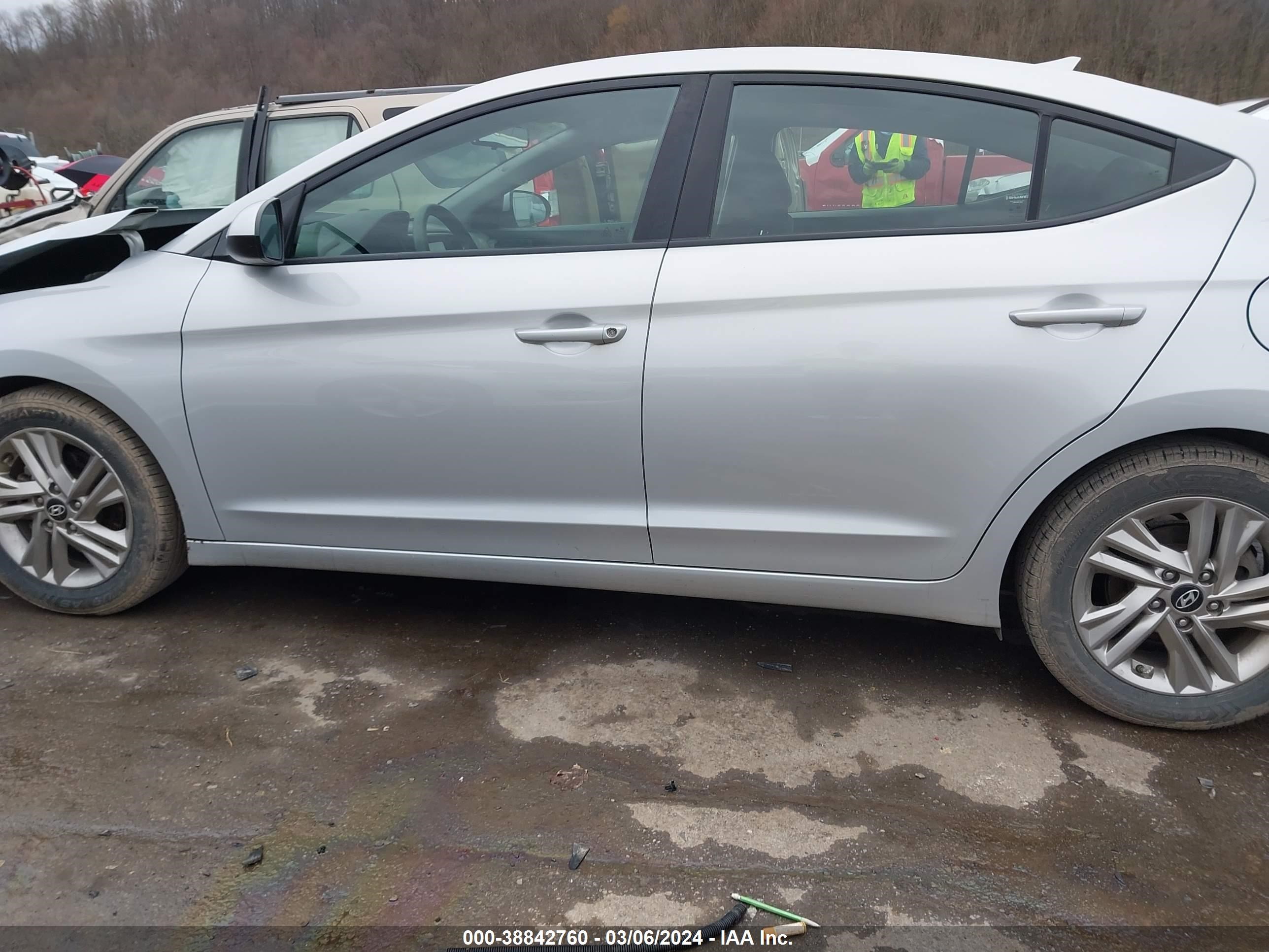 Photo 13 VIN: 5NPD84LF5KH422921 - HYUNDAI ELANTRA 