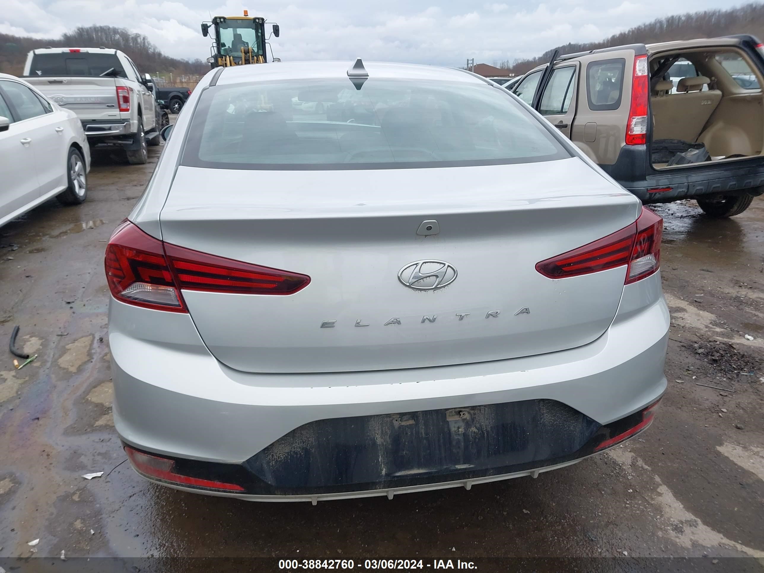 Photo 15 VIN: 5NPD84LF5KH422921 - HYUNDAI ELANTRA 