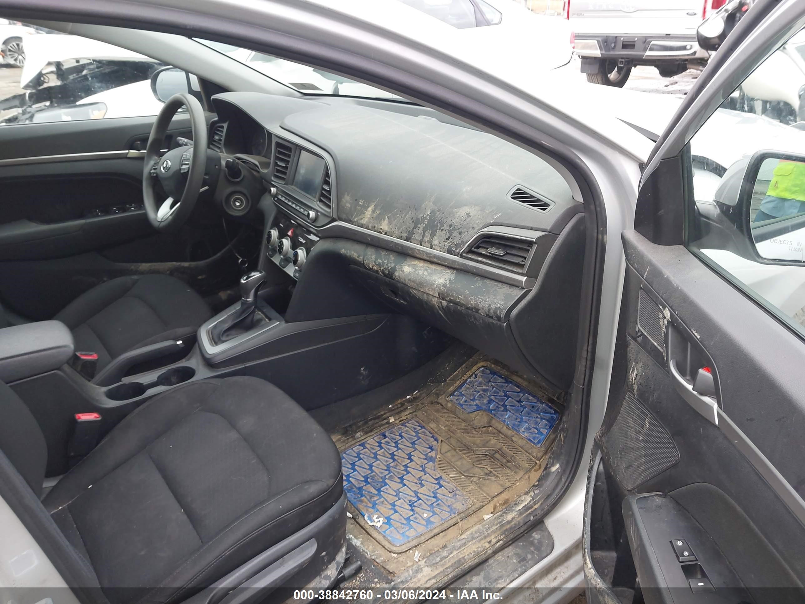 Photo 4 VIN: 5NPD84LF5KH422921 - HYUNDAI ELANTRA 