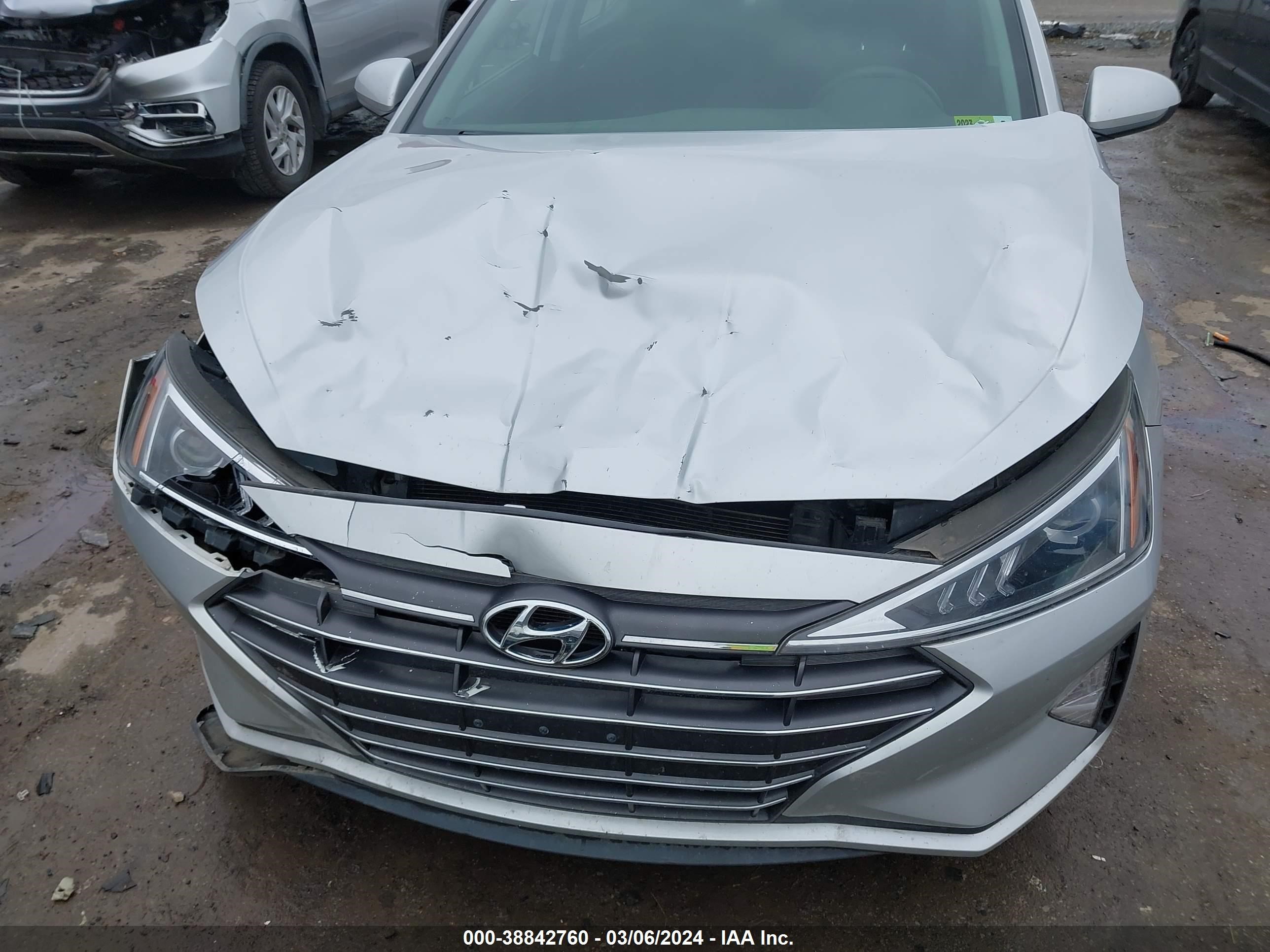 Photo 5 VIN: 5NPD84LF5KH422921 - HYUNDAI ELANTRA 