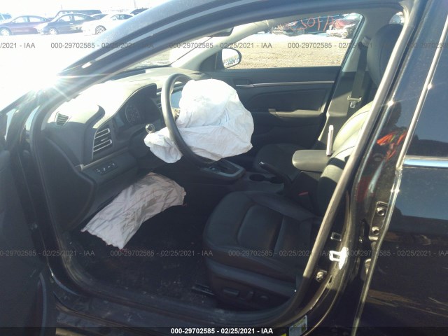 Photo 4 VIN: 5NPD84LF5KH432588 - HYUNDAI ELANTRA 