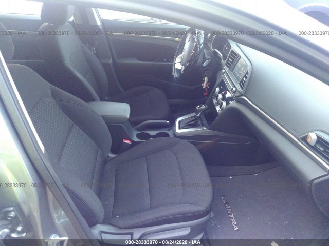 Photo 4 VIN: 5NPD84LF5KH438827 - HYUNDAI ELANTRA 