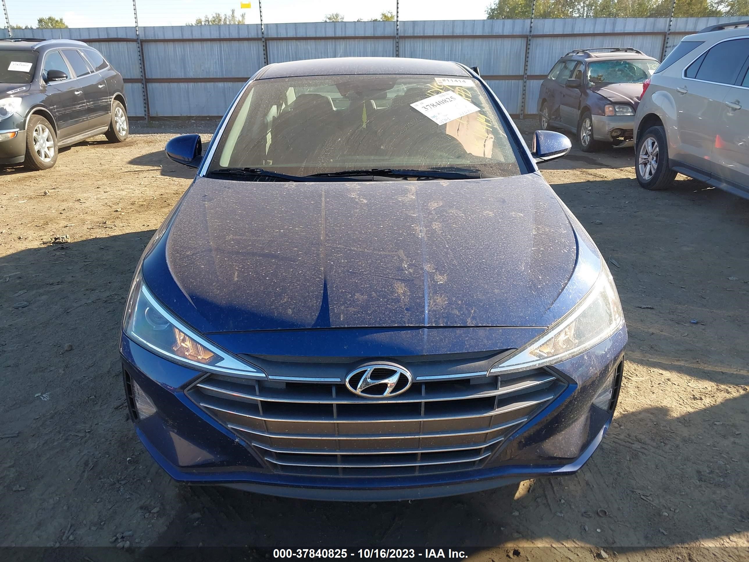 Photo 11 VIN: 5NPD84LF5KH453991 - HYUNDAI ELANTRA 