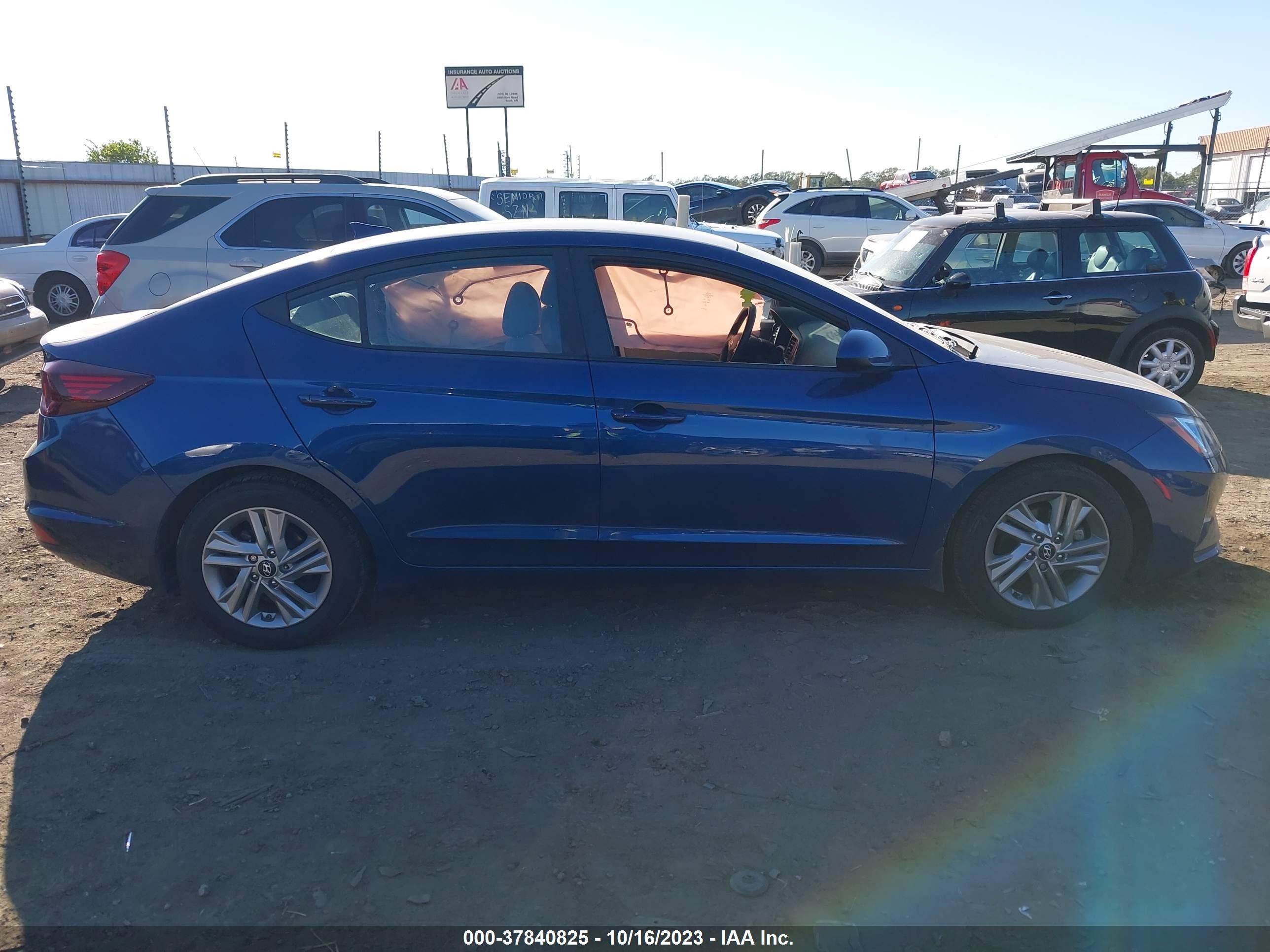 Photo 12 VIN: 5NPD84LF5KH453991 - HYUNDAI ELANTRA 