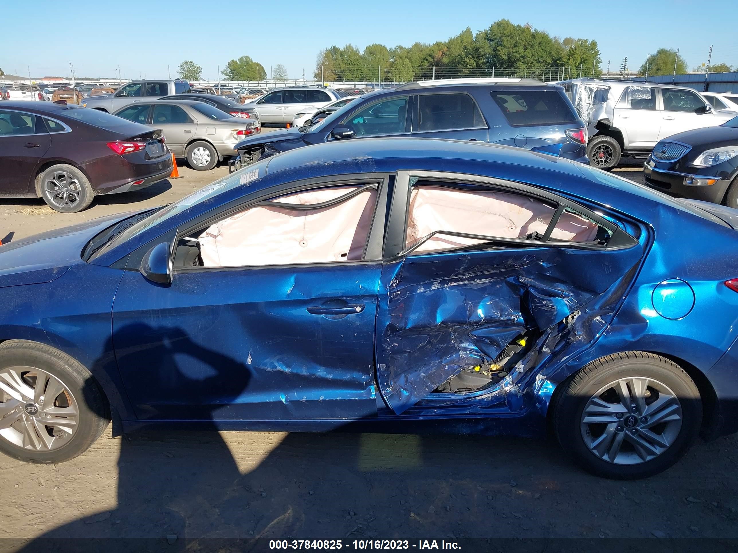 Photo 13 VIN: 5NPD84LF5KH453991 - HYUNDAI ELANTRA 