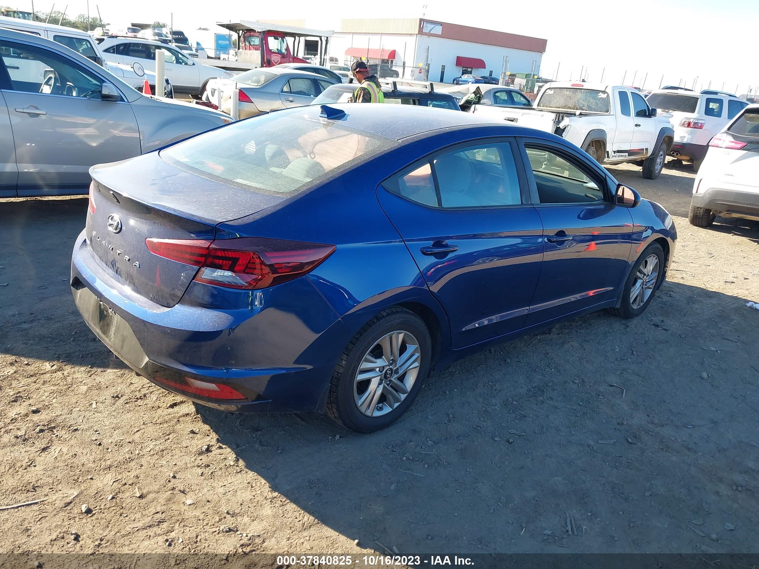 Photo 3 VIN: 5NPD84LF5KH453991 - HYUNDAI ELANTRA 