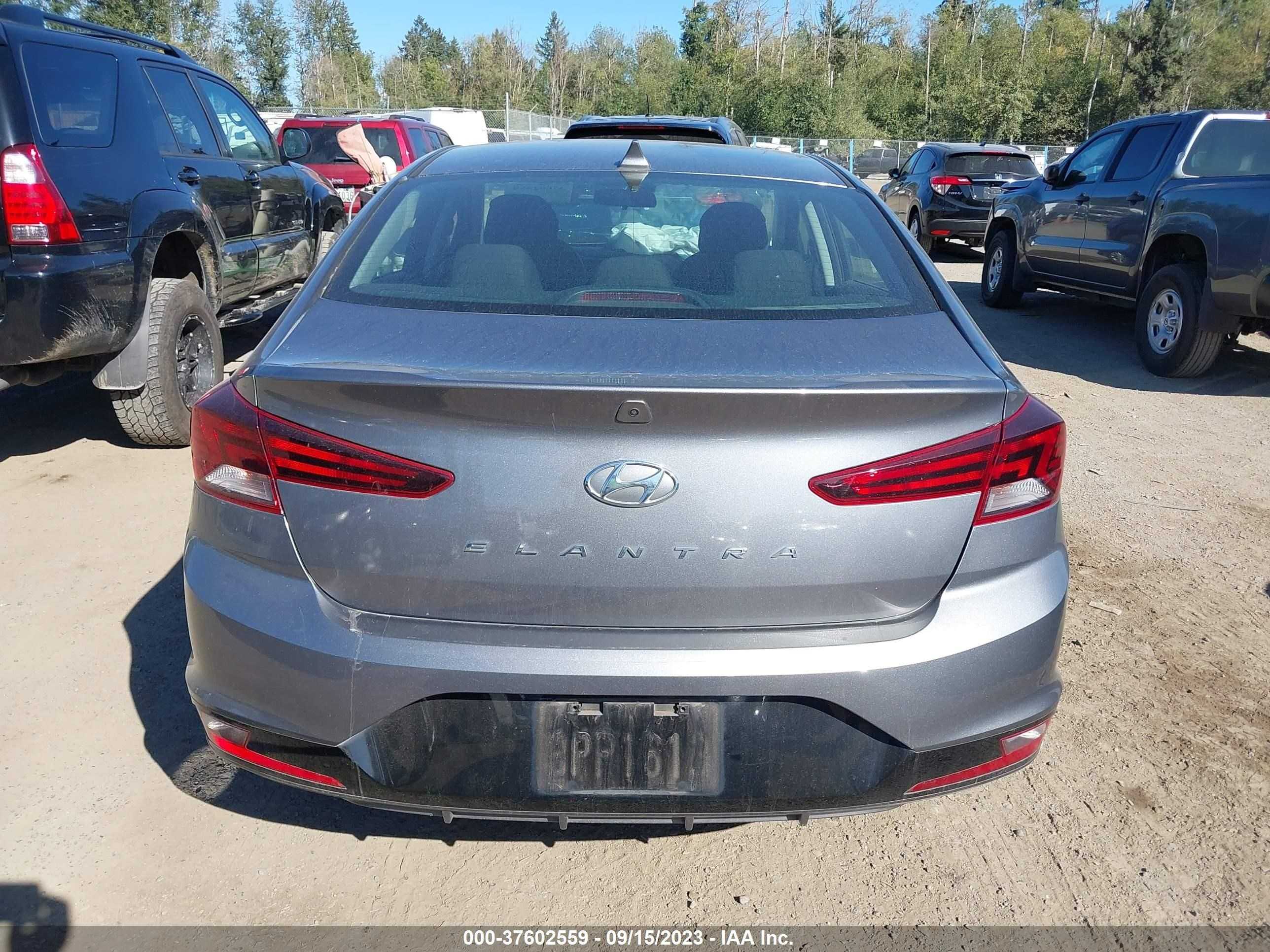 Photo 15 VIN: 5NPD84LF5KH462819 - HYUNDAI ELANTRA 