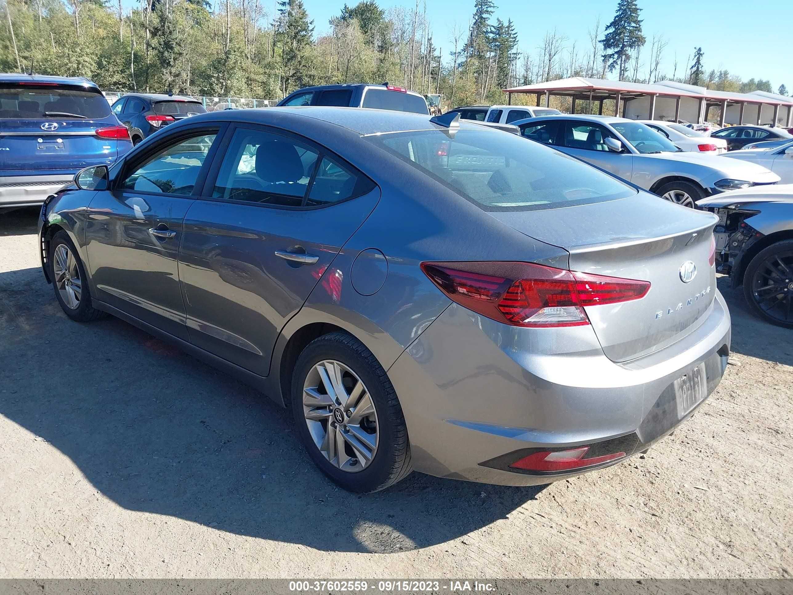 Photo 2 VIN: 5NPD84LF5KH462819 - HYUNDAI ELANTRA 