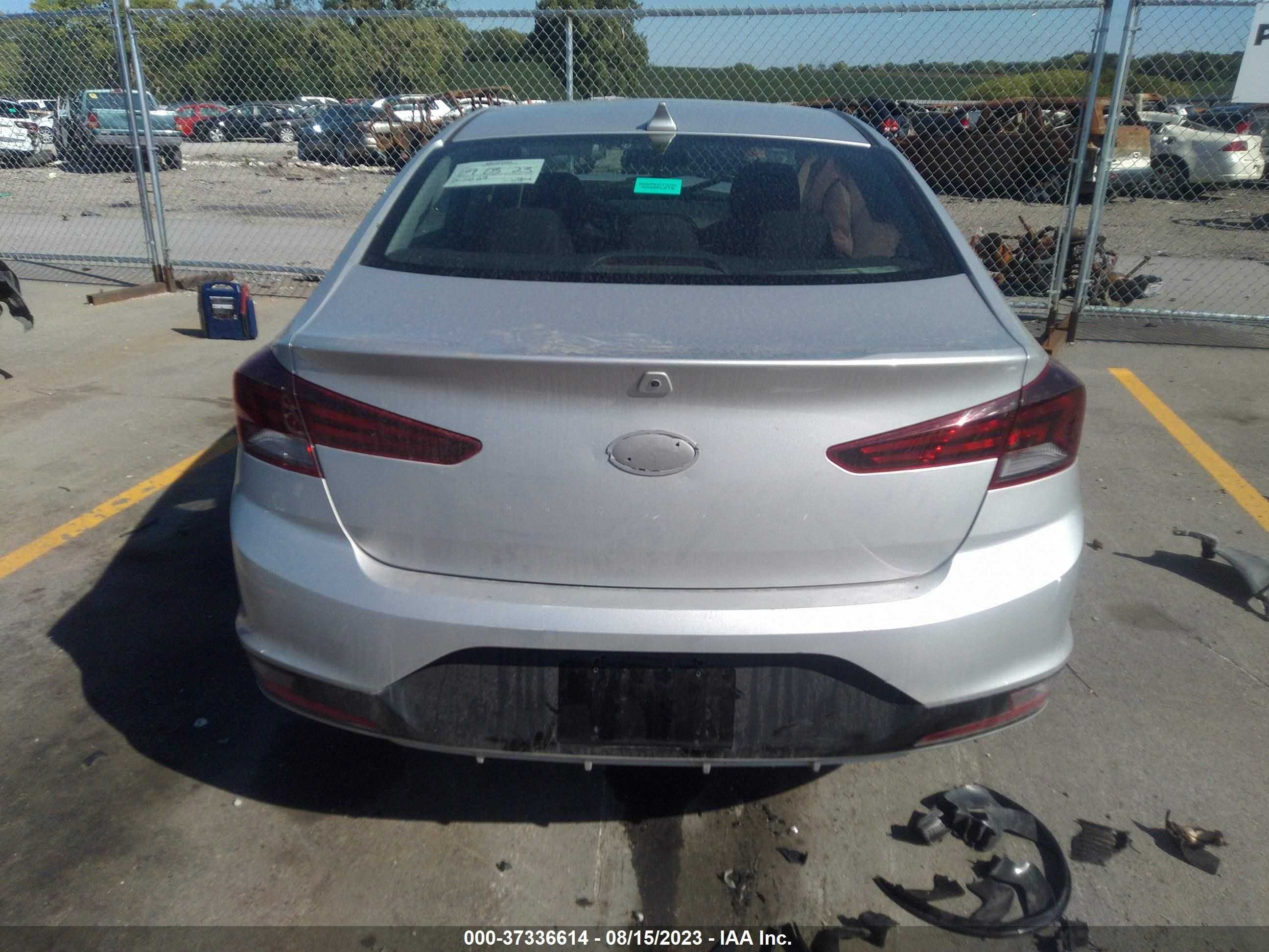 Photo 16 VIN: 5NPD84LF5KH477403 - HYUNDAI ELANTRA 