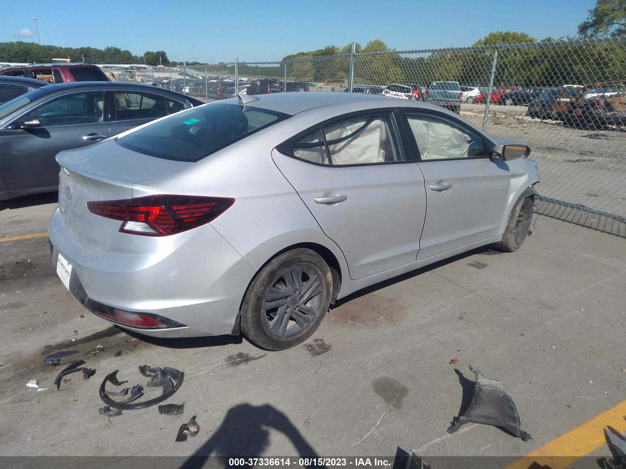 Photo 3 VIN: 5NPD84LF5KH477403 - HYUNDAI ELANTRA 