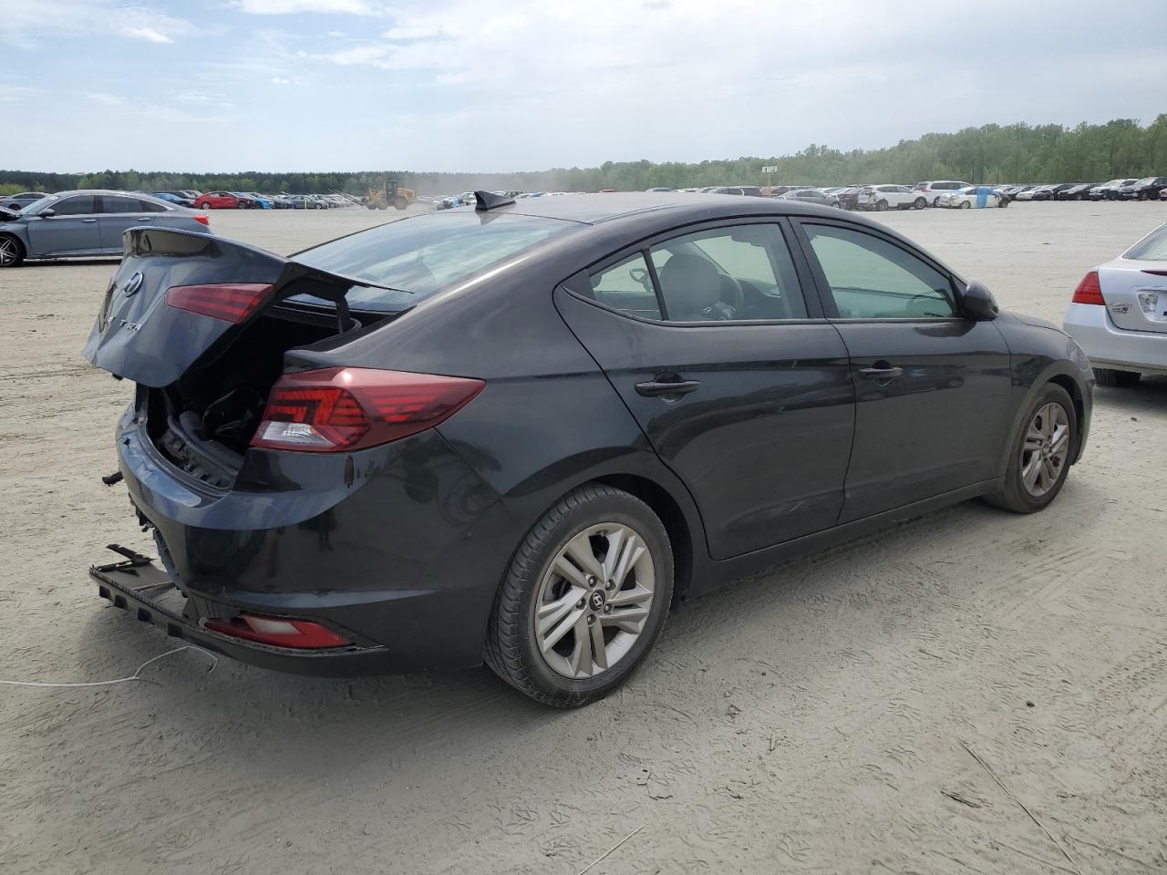 Photo 2 VIN: 5NPD84LF5KH481077 - HYUNDAI ELANTRA 