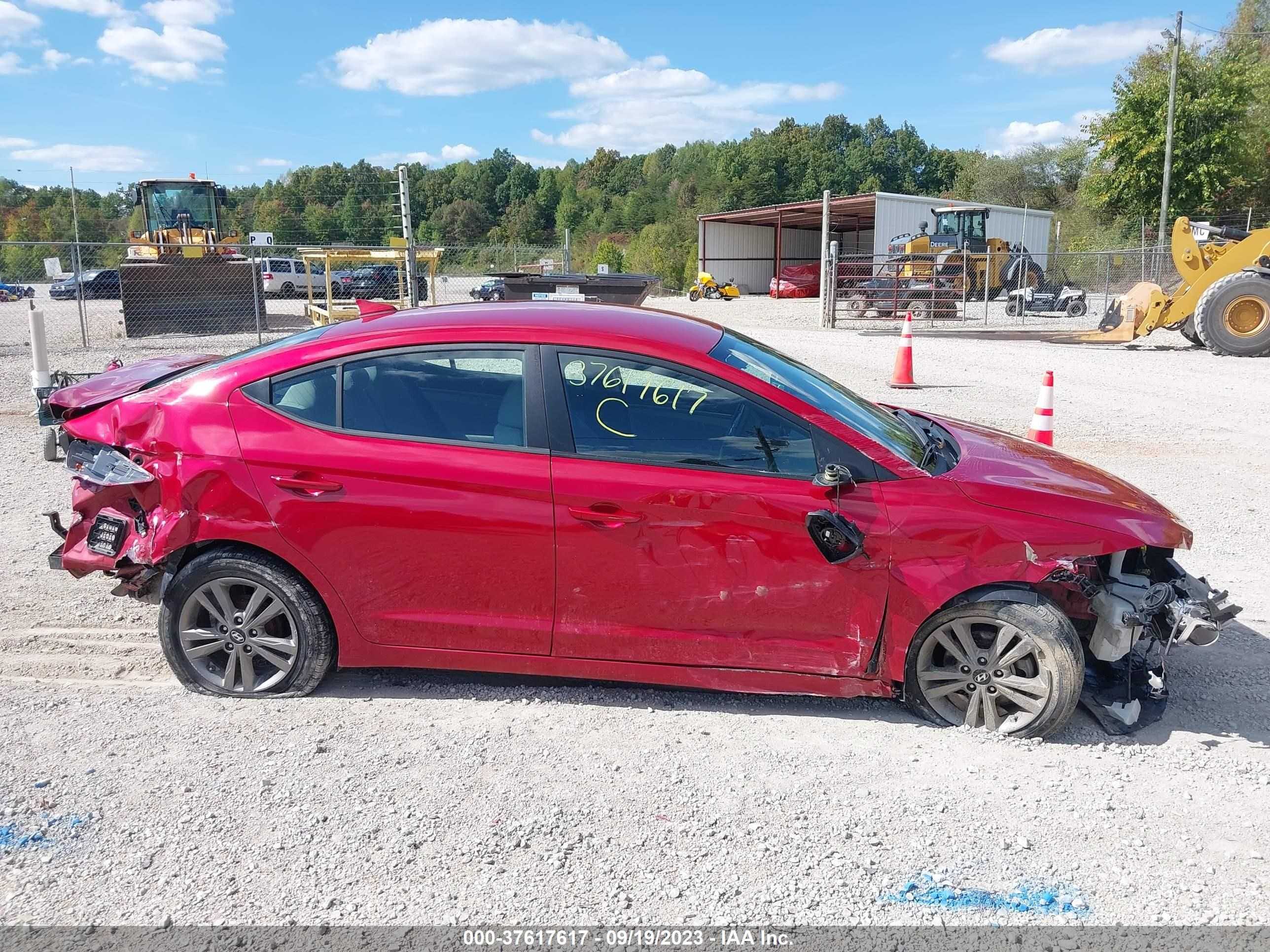 Photo 12 VIN: 5NPD84LF6HH024898 - HYUNDAI ELANTRA 