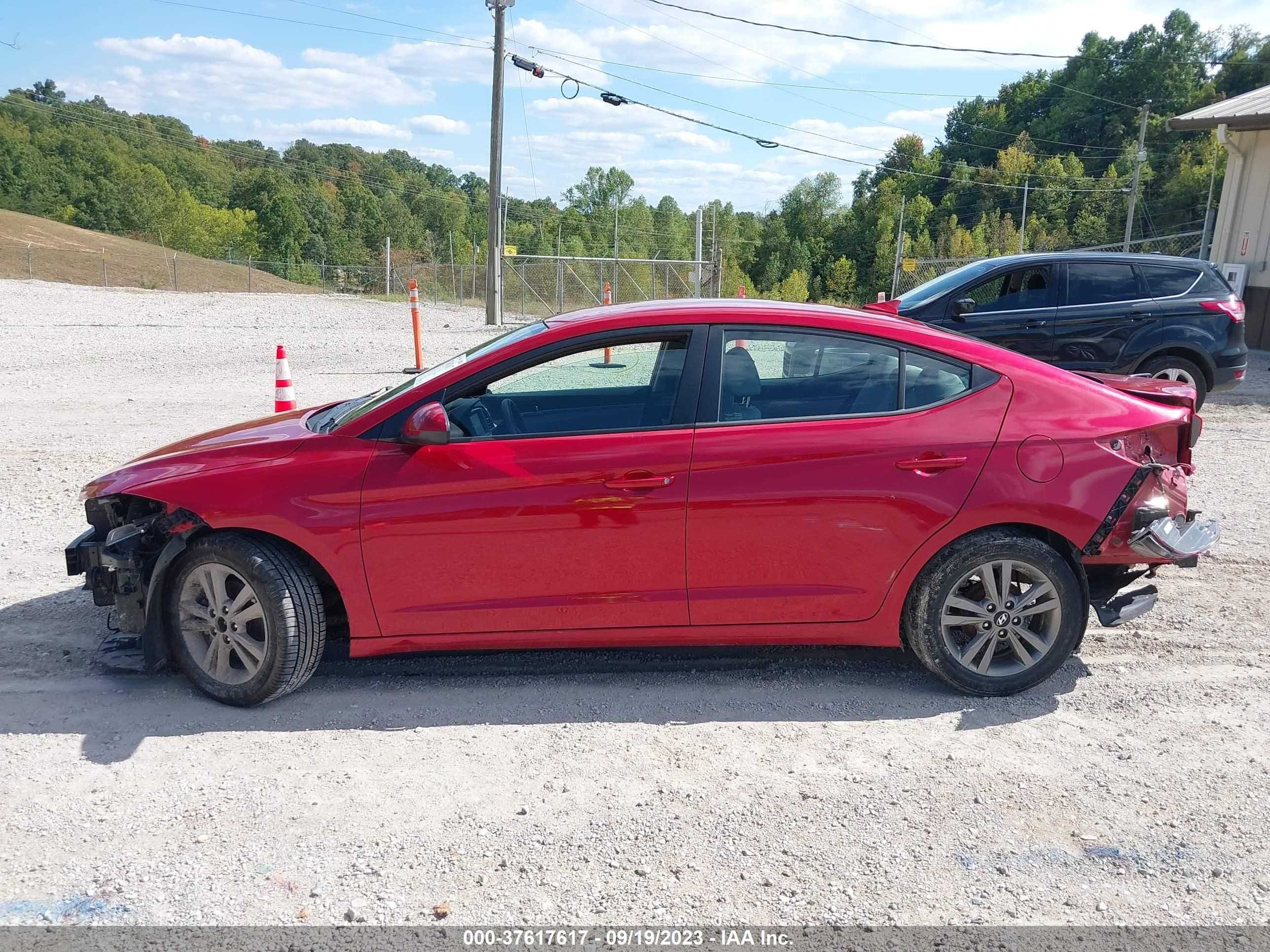 Photo 13 VIN: 5NPD84LF6HH024898 - HYUNDAI ELANTRA 