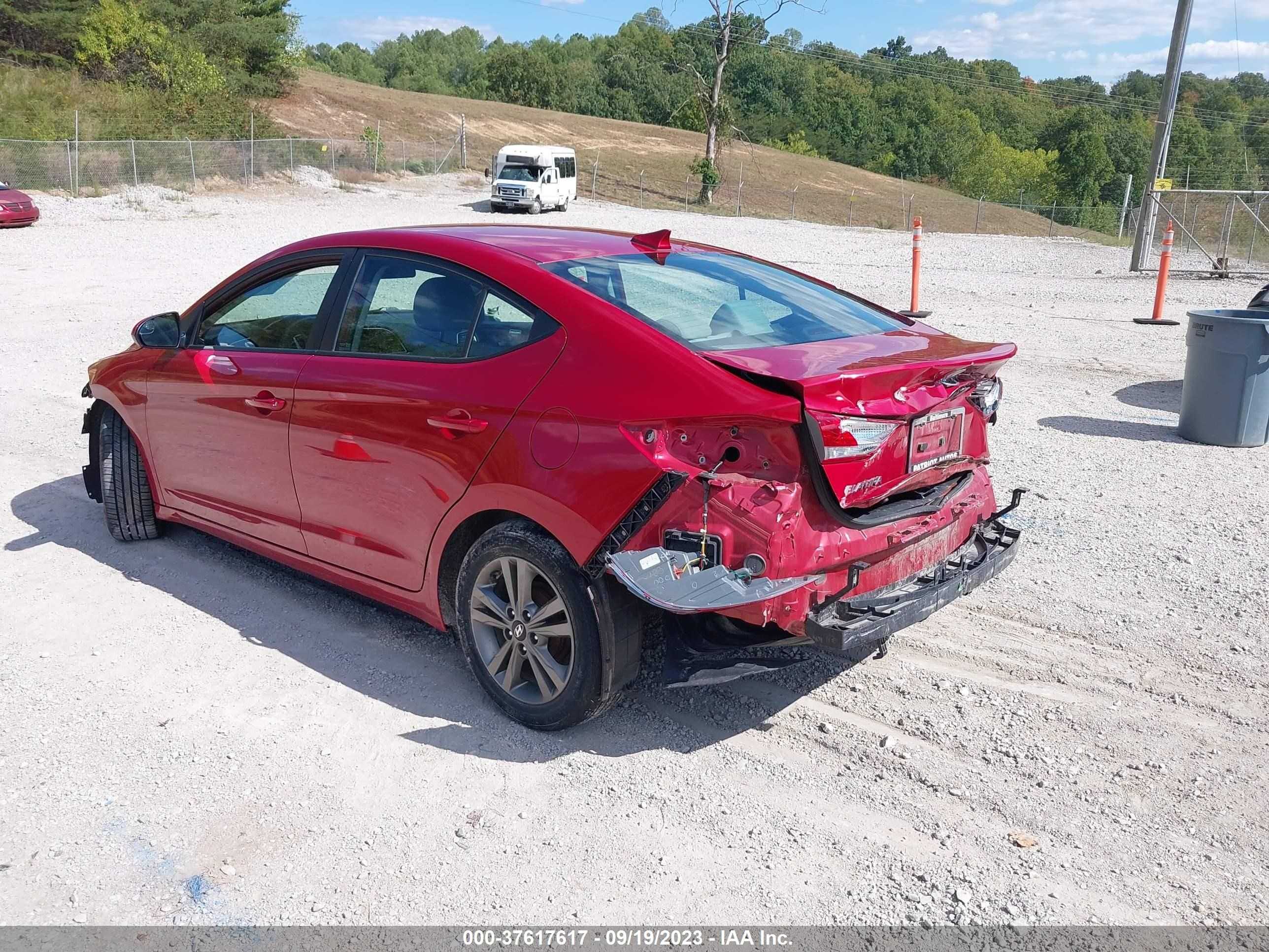 Photo 2 VIN: 5NPD84LF6HH024898 - HYUNDAI ELANTRA 