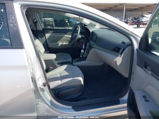 Photo 4 VIN: 5NPD84LF6HH030670 - HYUNDAI ELANTRA 