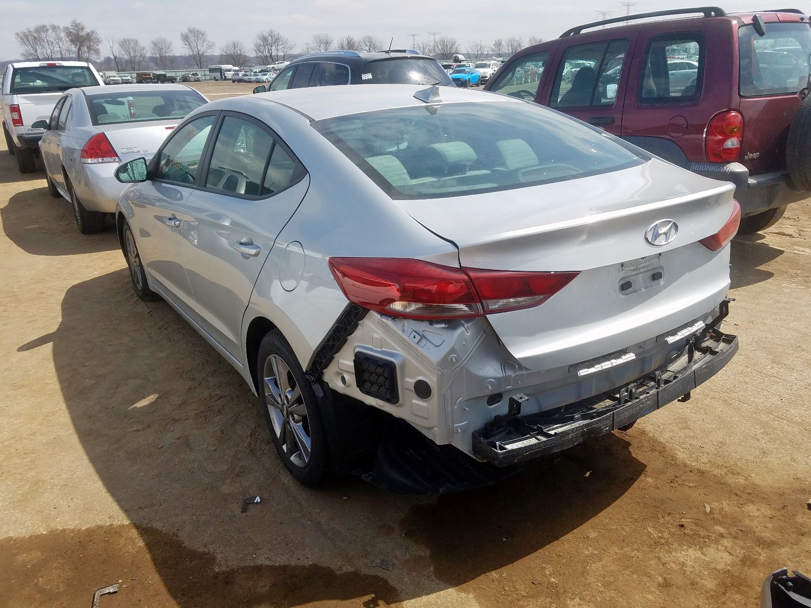 Photo 2 VIN: 5NPD84LF6HH084745 - HYUNDAI ELANTRA 