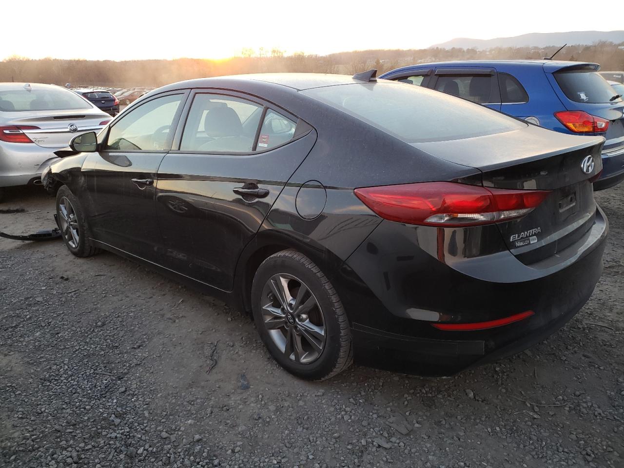 Photo 1 VIN: 5NPD84LF6HH110020 - HYUNDAI ELANTRA 