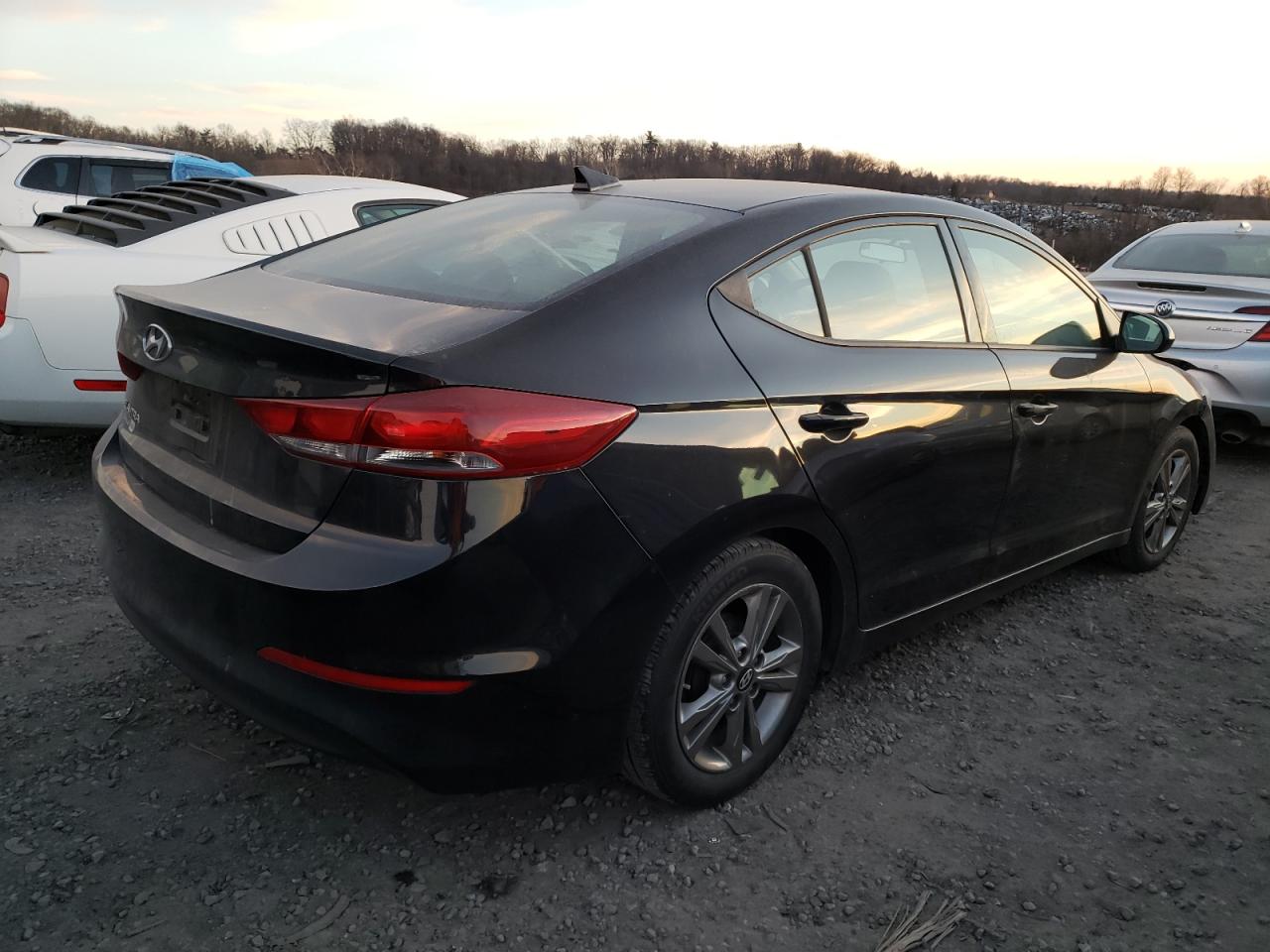 Photo 2 VIN: 5NPD84LF6HH110020 - HYUNDAI ELANTRA 