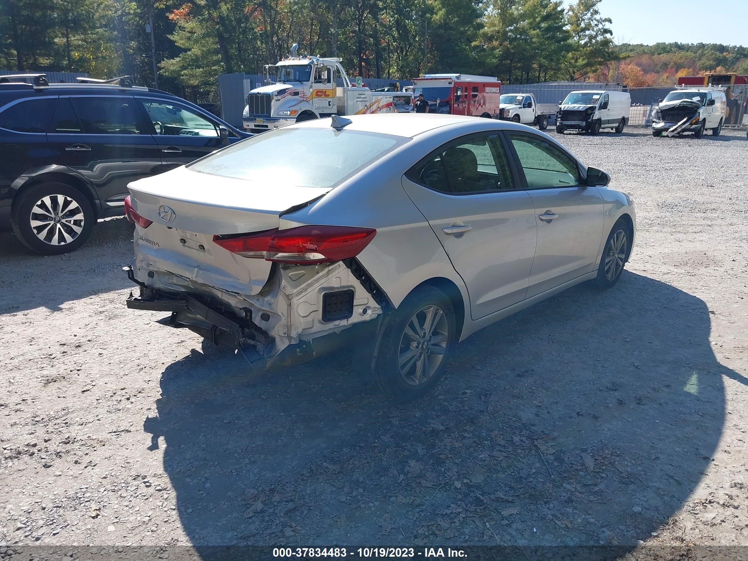 Photo 3 VIN: 5NPD84LF6HH139372 - HYUNDAI ELANTRA 