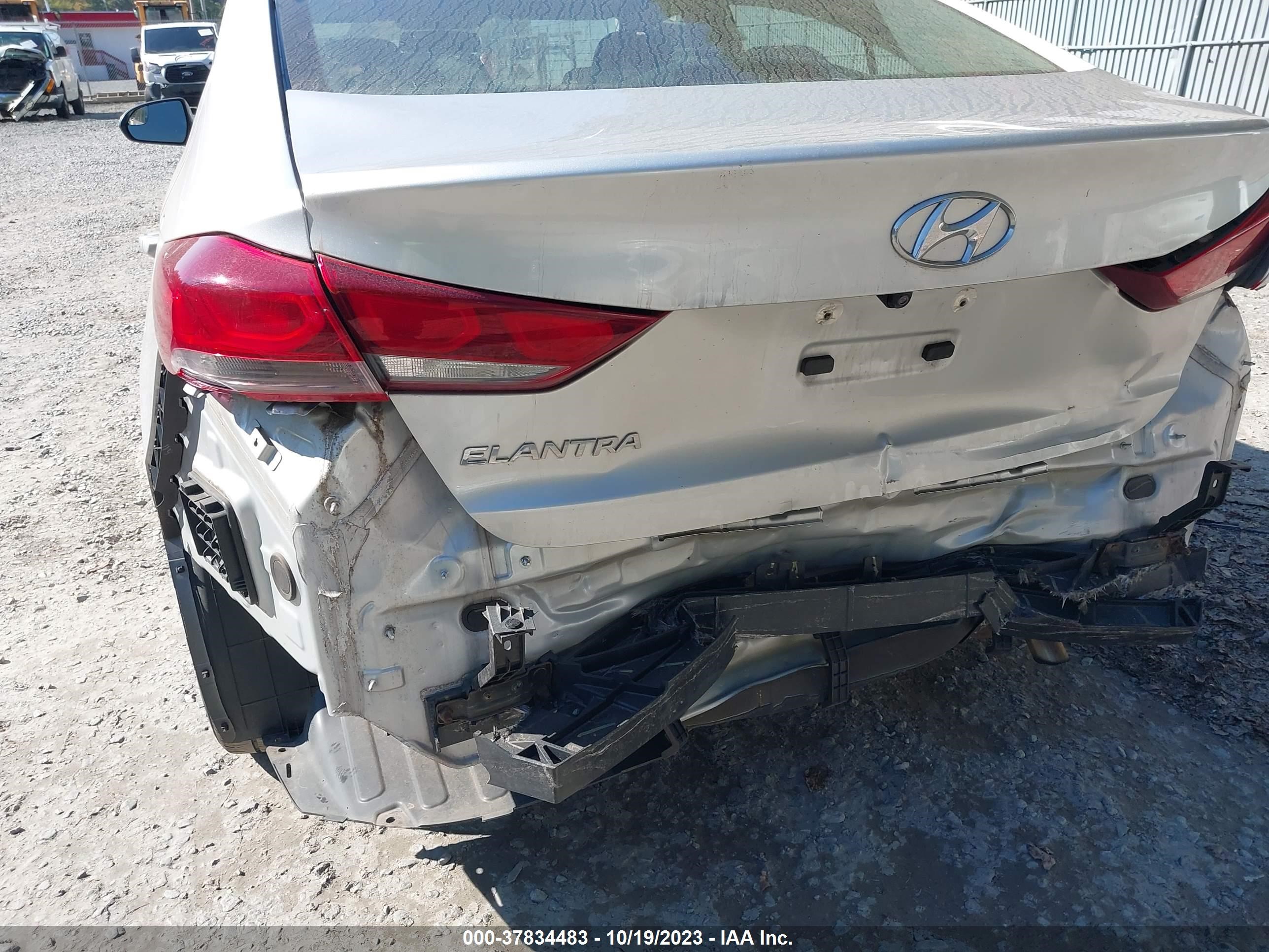 Photo 5 VIN: 5NPD84LF6HH139372 - HYUNDAI ELANTRA 