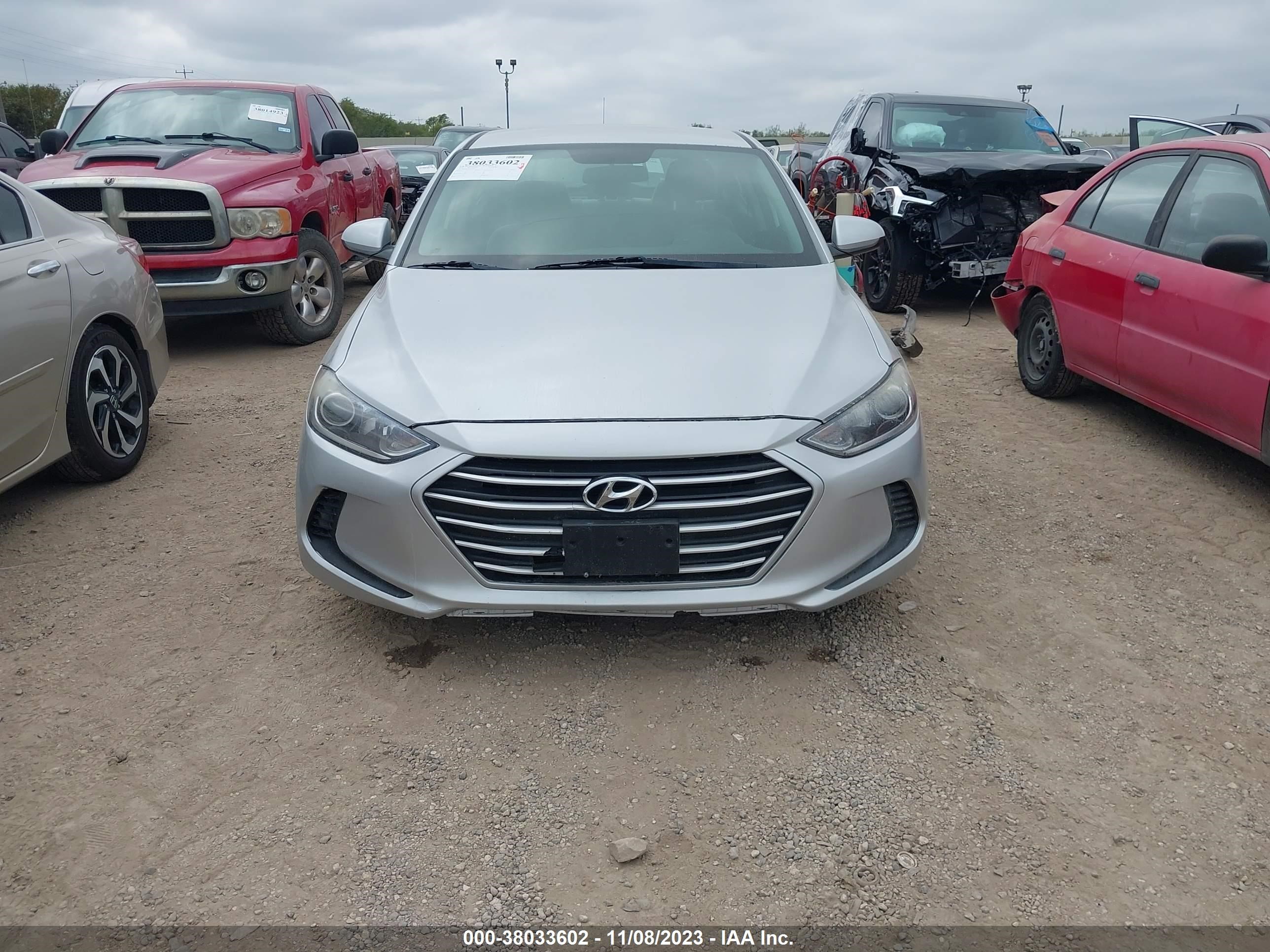 Photo 10 VIN: 5NPD84LF6JH230759 - HYUNDAI ELANTRA 