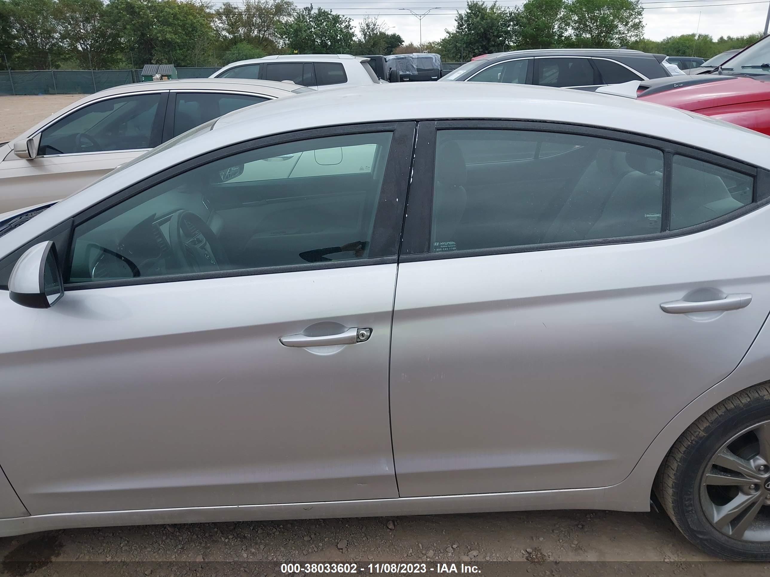 Photo 12 VIN: 5NPD84LF6JH230759 - HYUNDAI ELANTRA 